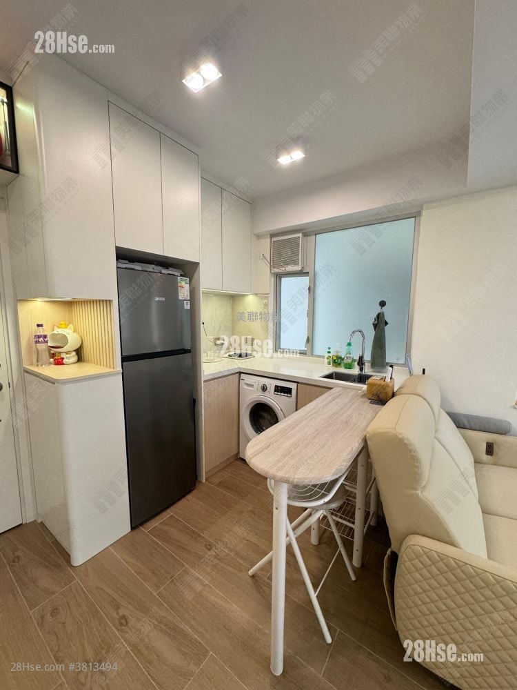 Man Bo Building Sell 1 Bedroom , 1 Bathroom 254 ft²