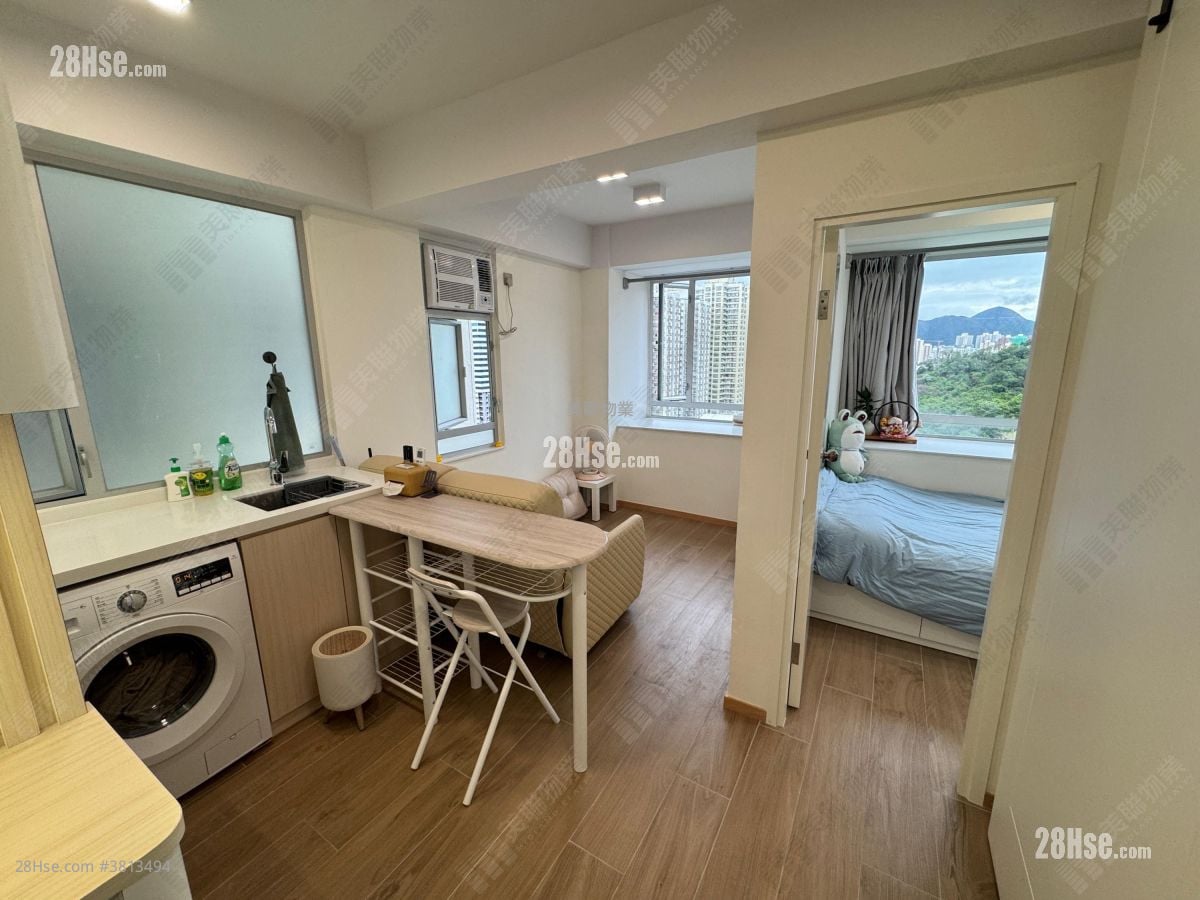 Man Bo Building Sell 1 Bedroom , 1 Bathroom 254 ft²