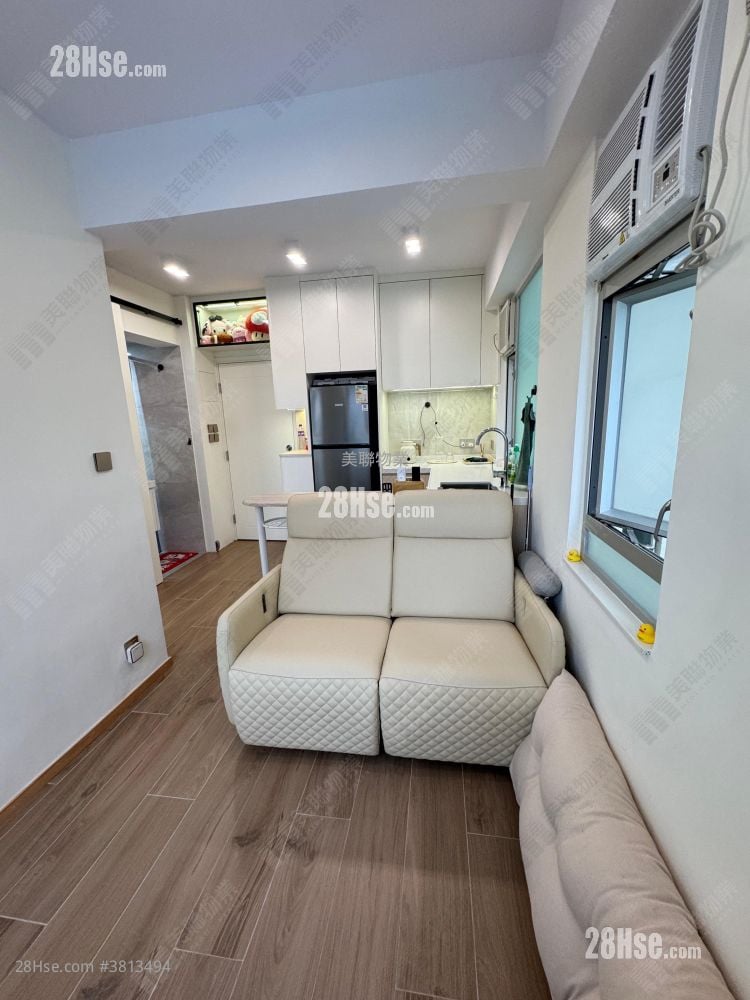 Man Bo Building Sell 1 Bedroom , 1 Bathroom 254 ft²