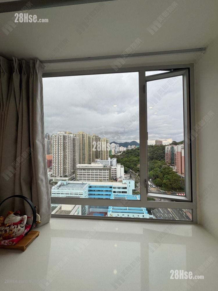 Man Bo Building Sell 1 Bedroom , 1 Bathroom 254 ft²