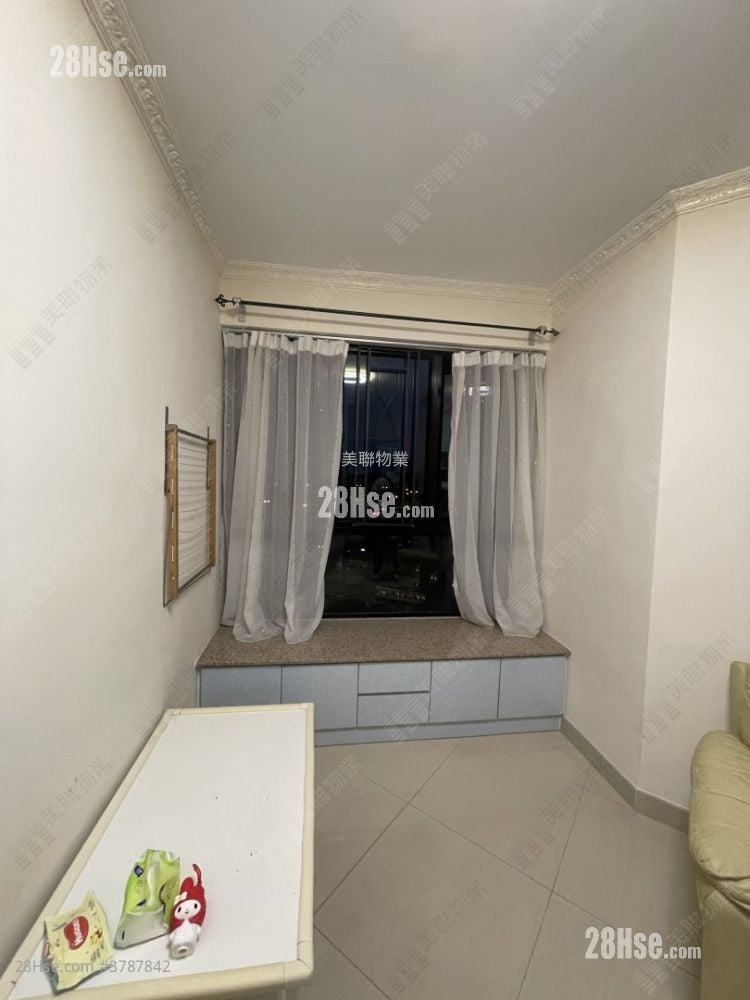 Park Royale Sell 2 Bedrooms , 1 Bathroom 489 ft²