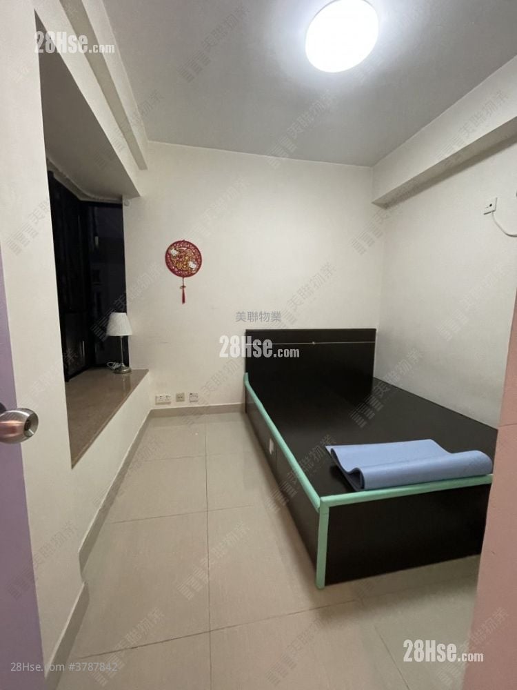 Park Royale Sell 2 Bedrooms , 1 Bathroom 489 ft²