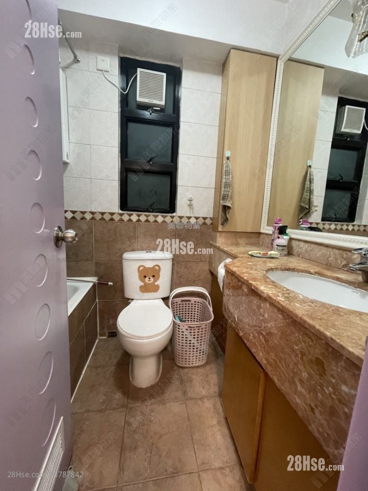 Park Royale Sell 2 Bedrooms , 1 Bathroom 489 ft²