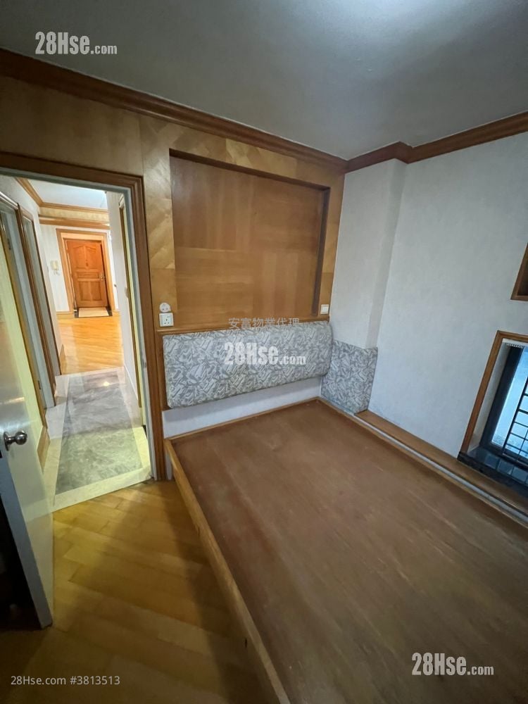 Lagoon Court Rental 3 Bedrooms , 1 Bathroom 598 ft²