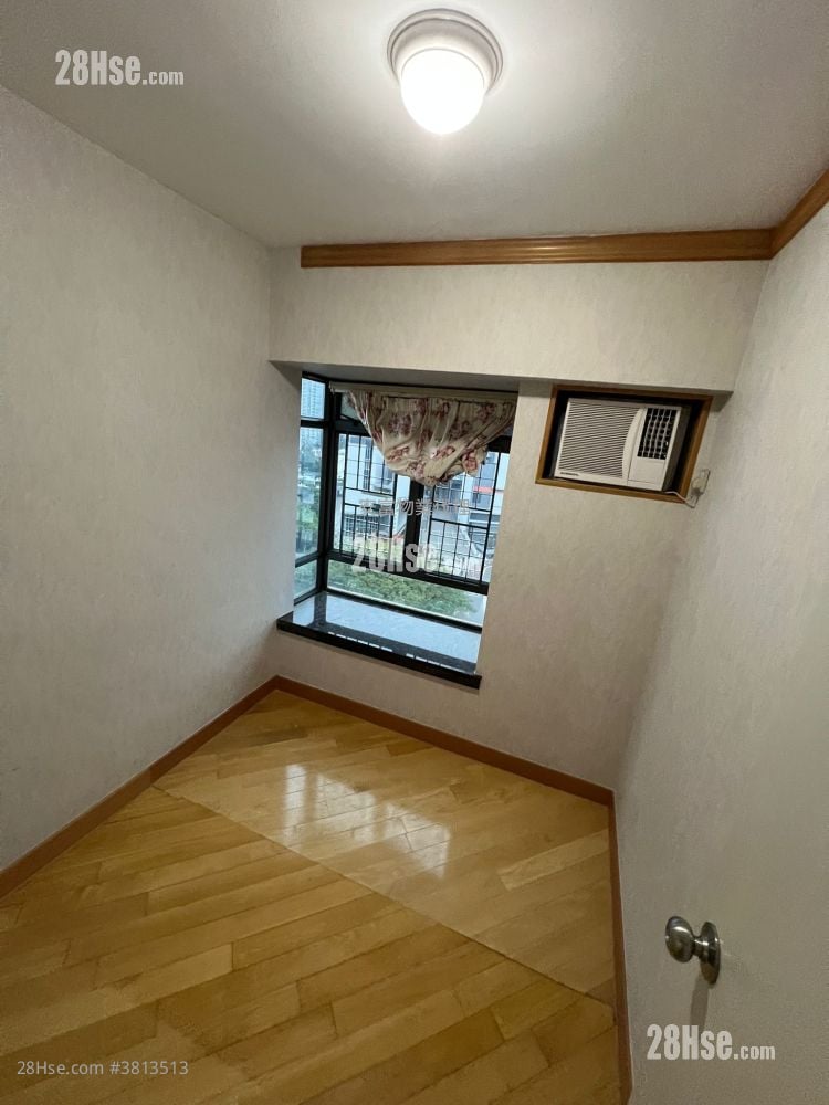 Lagoon Court Rental 3 Bedrooms , 1 Bathroom 598 ft²