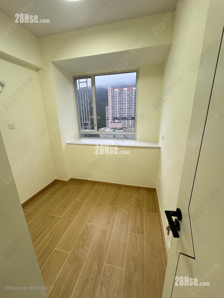 Lee Bo Building Sell 1 Bedroom , 1 Bathroom 266 ft²