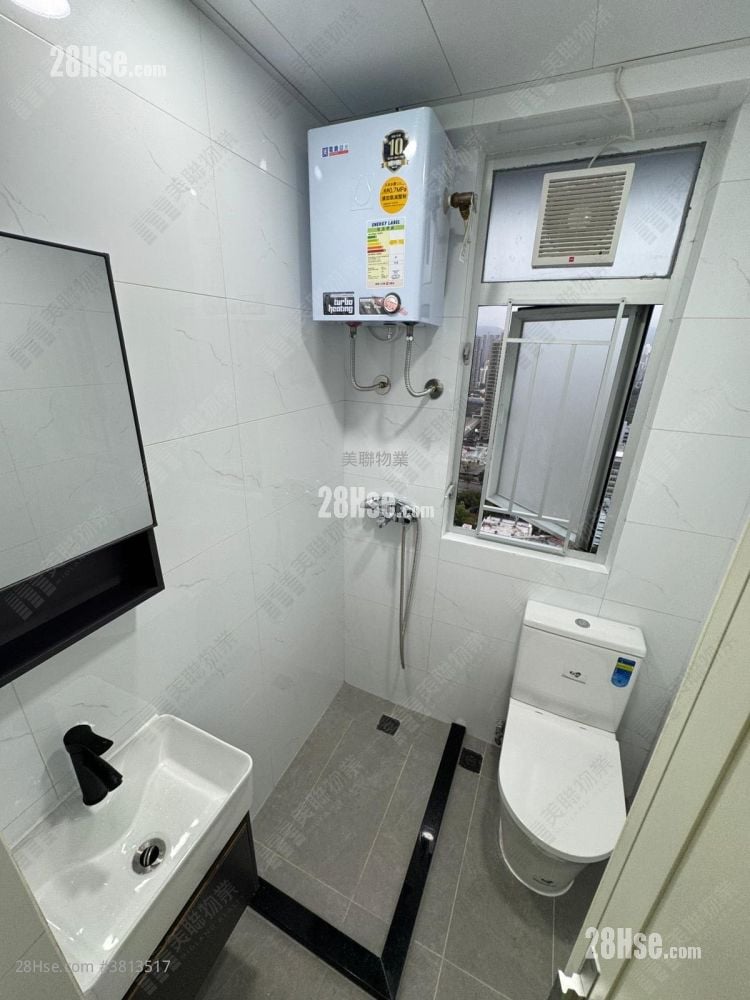 Lee Bo Building Sell 1 Bedroom , 1 Bathroom 266 ft²