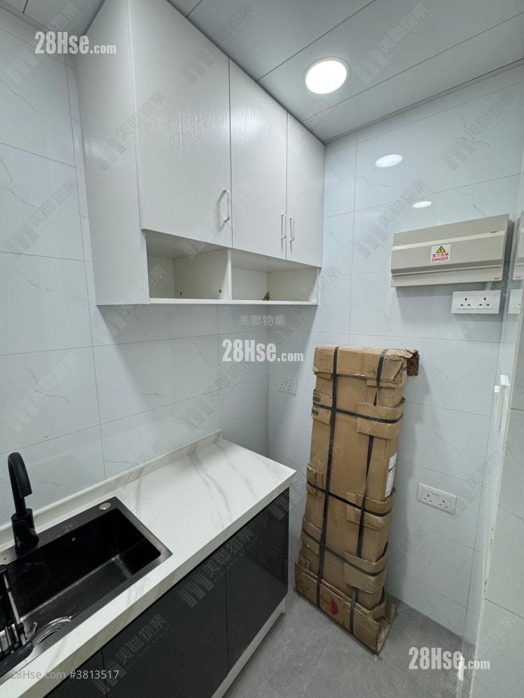 Lee Bo Building Sell 1 Bedroom , 1 Bathroom 266 ft²