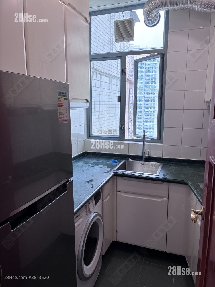 Tung Chung Crescent Sell 2 Bedrooms 592 ft²