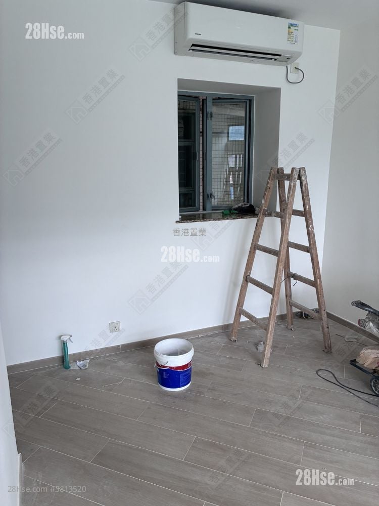 Tung Chung Crescent Sell 2 Bedrooms 592 ft²