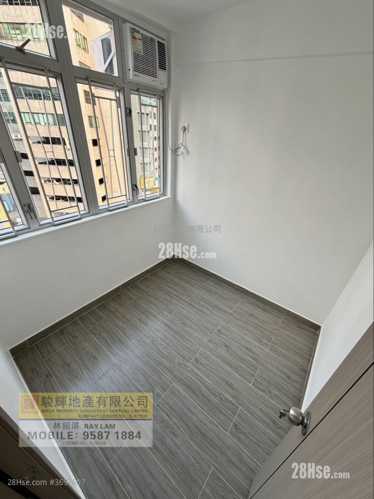 Peony House Sell 3 Bedrooms , 1 Bathroom 395 ft²