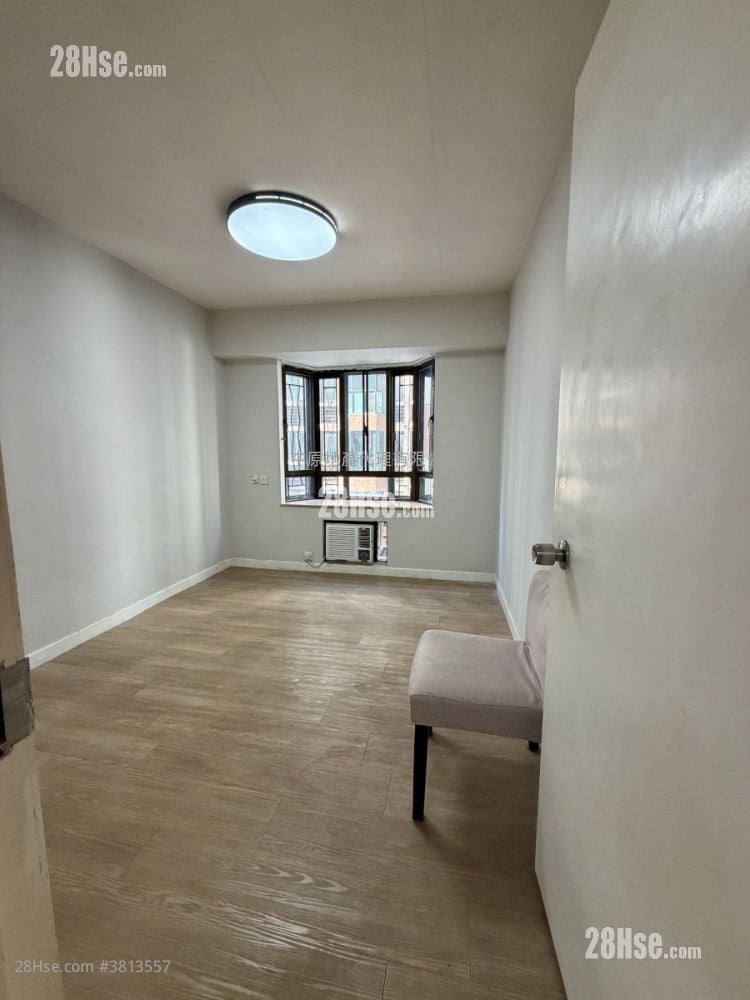 睡房 1: 碧华花园 售盘 3 房 , 3 浴室 1,211 平方尺