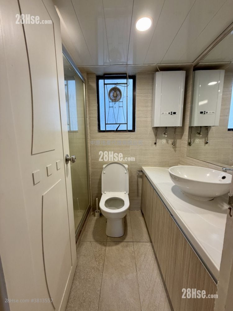 主人房: 碧华花园 售盘 3 房 , 3 浴室 1,211 平方尺