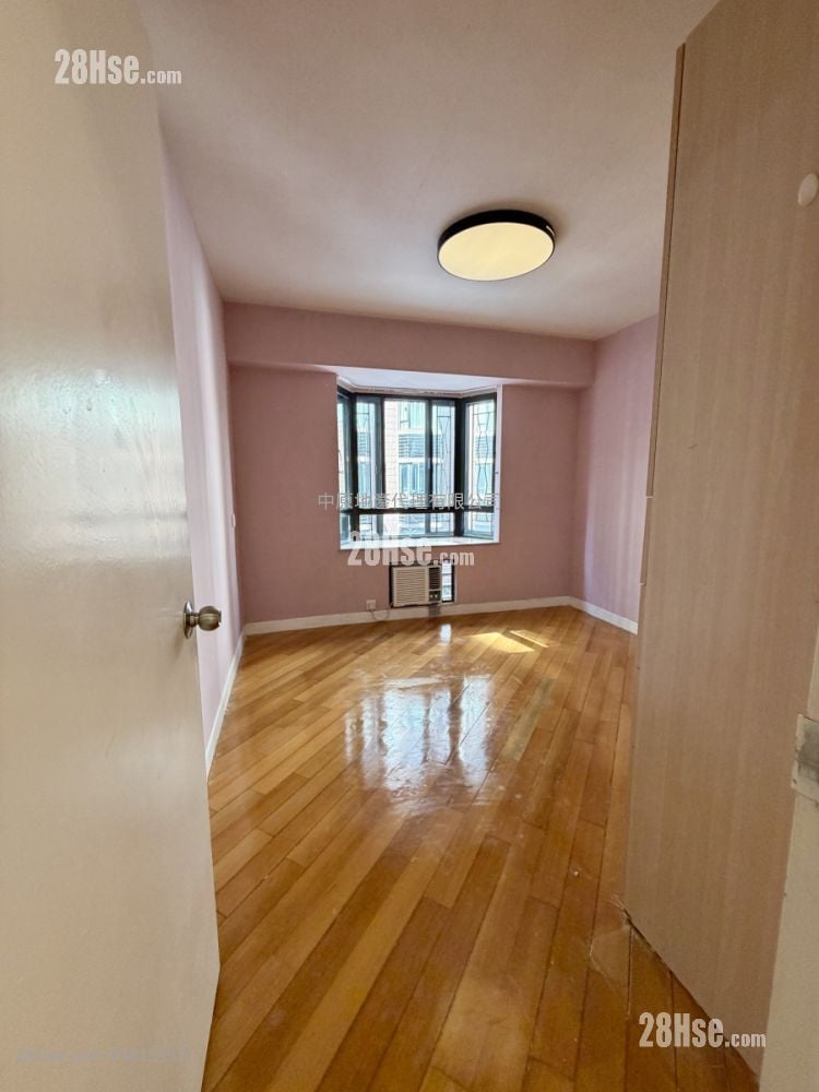 睡房 2: 碧华花园 售盘 3 房 , 3 浴室 1,211 平方尺