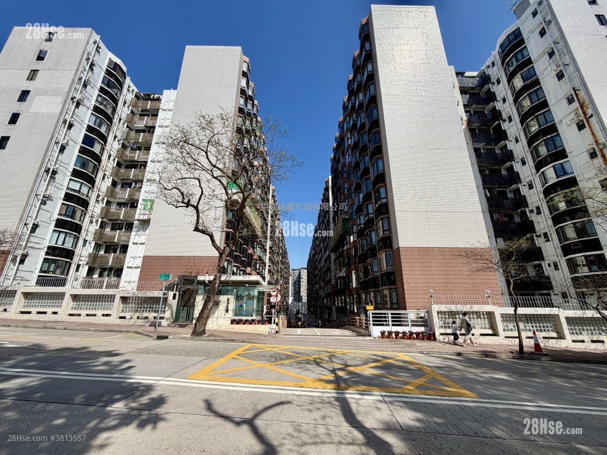 碧华花园 售盘 3 房 , 3 浴室 1,211 平方尺