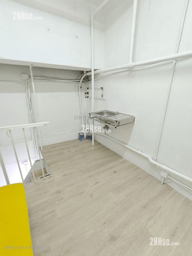 店铺 租盘 330 平方尺