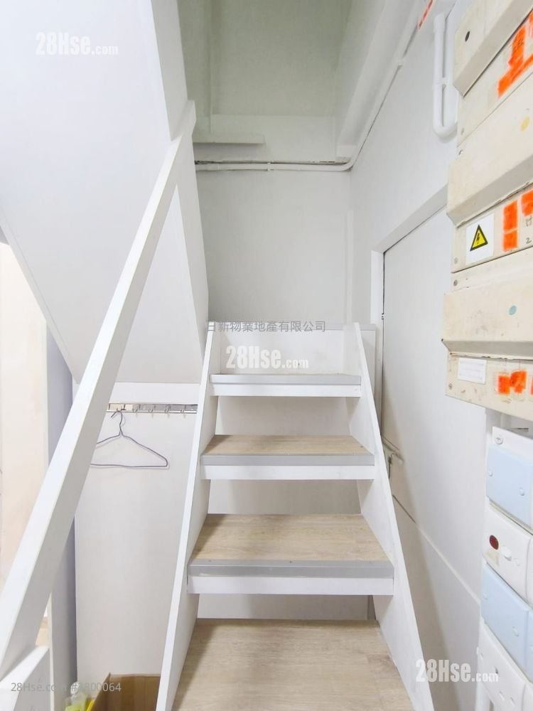 店铺 租盘 330 平方尺