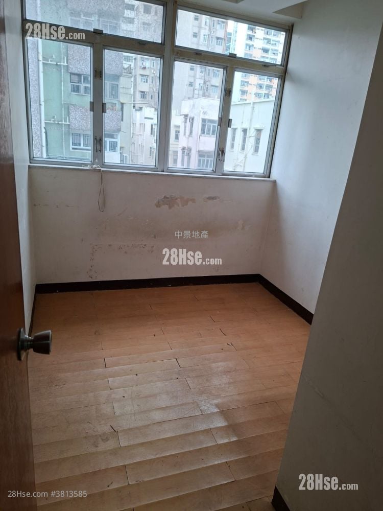 Lucky Building Sell 4 Bedrooms , 1 Bathroom 760 ft²