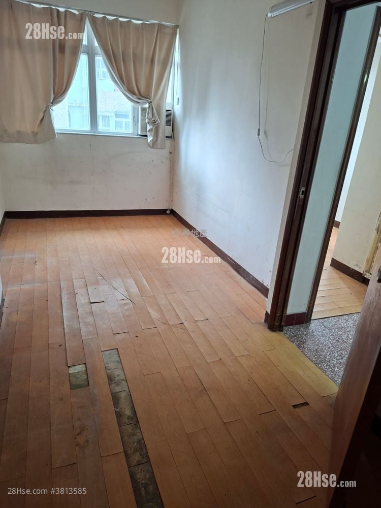 Lucky Building Sell 4 Bedrooms , 1 Bathroom 760 ft²