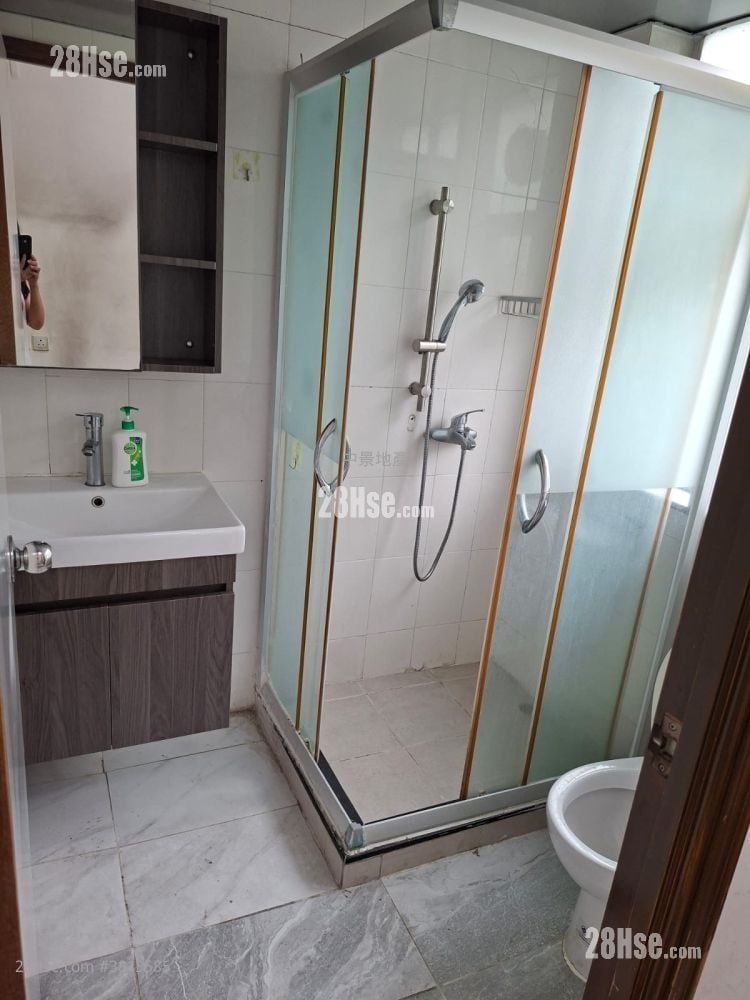 Lucky Building Sell 4 Bedrooms , 1 Bathroom 760 ft²