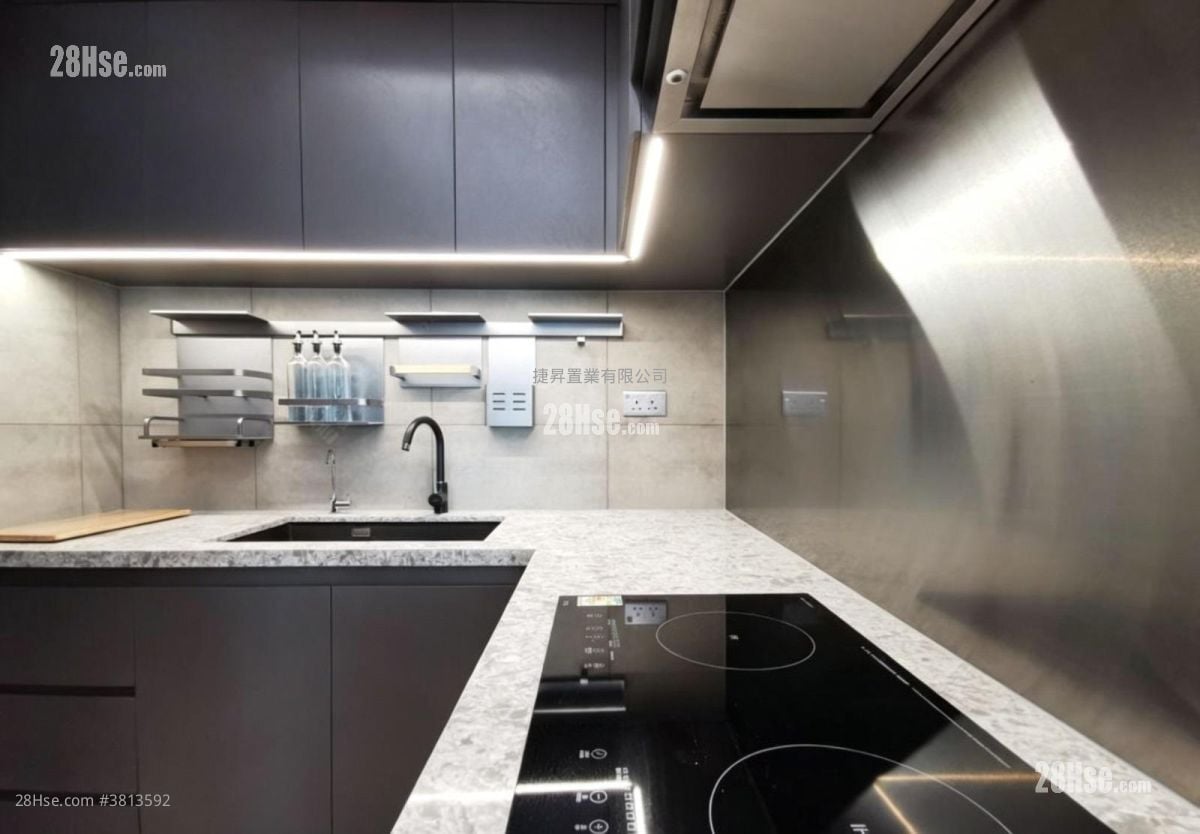 Royal Peninsula Sell 4 Bedrooms , 2 Bathrooms 1,043 ft²