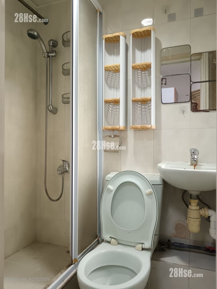 金狮花园 租盘 2 房 , 1 浴室 266 平方尺