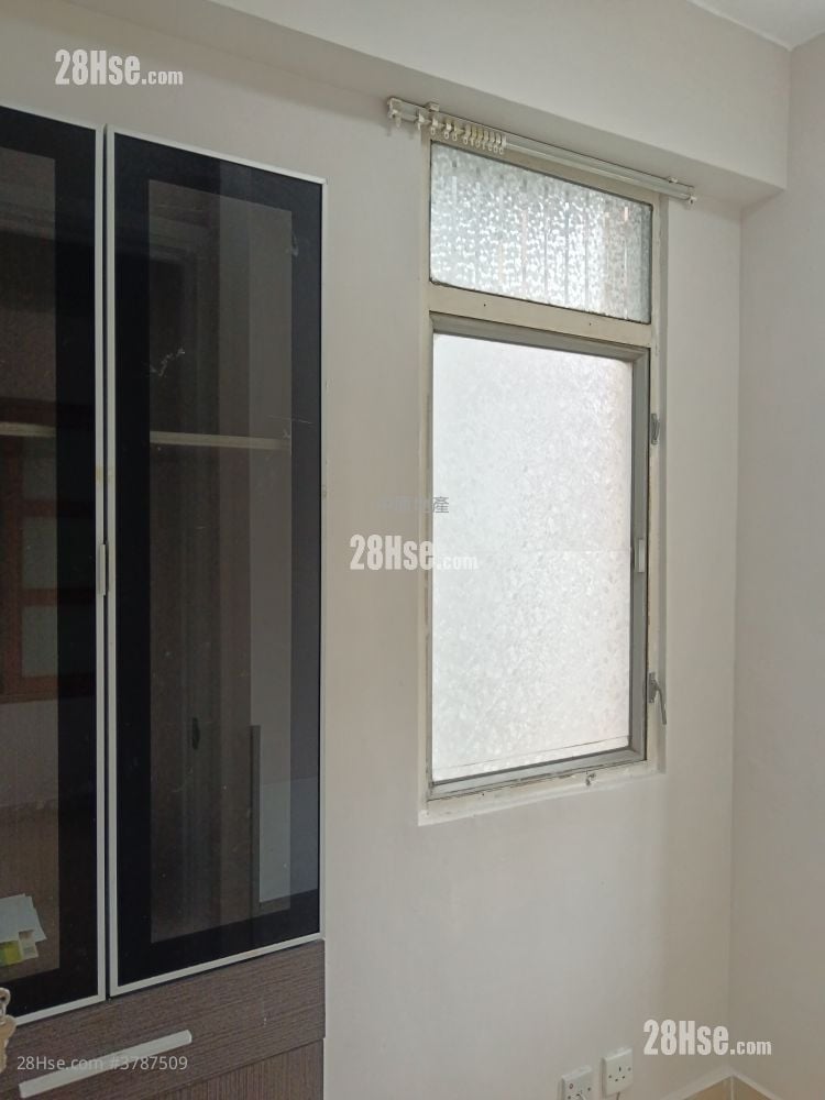 金狮花园 租盘 2 房 , 1 浴室 266 平方尺