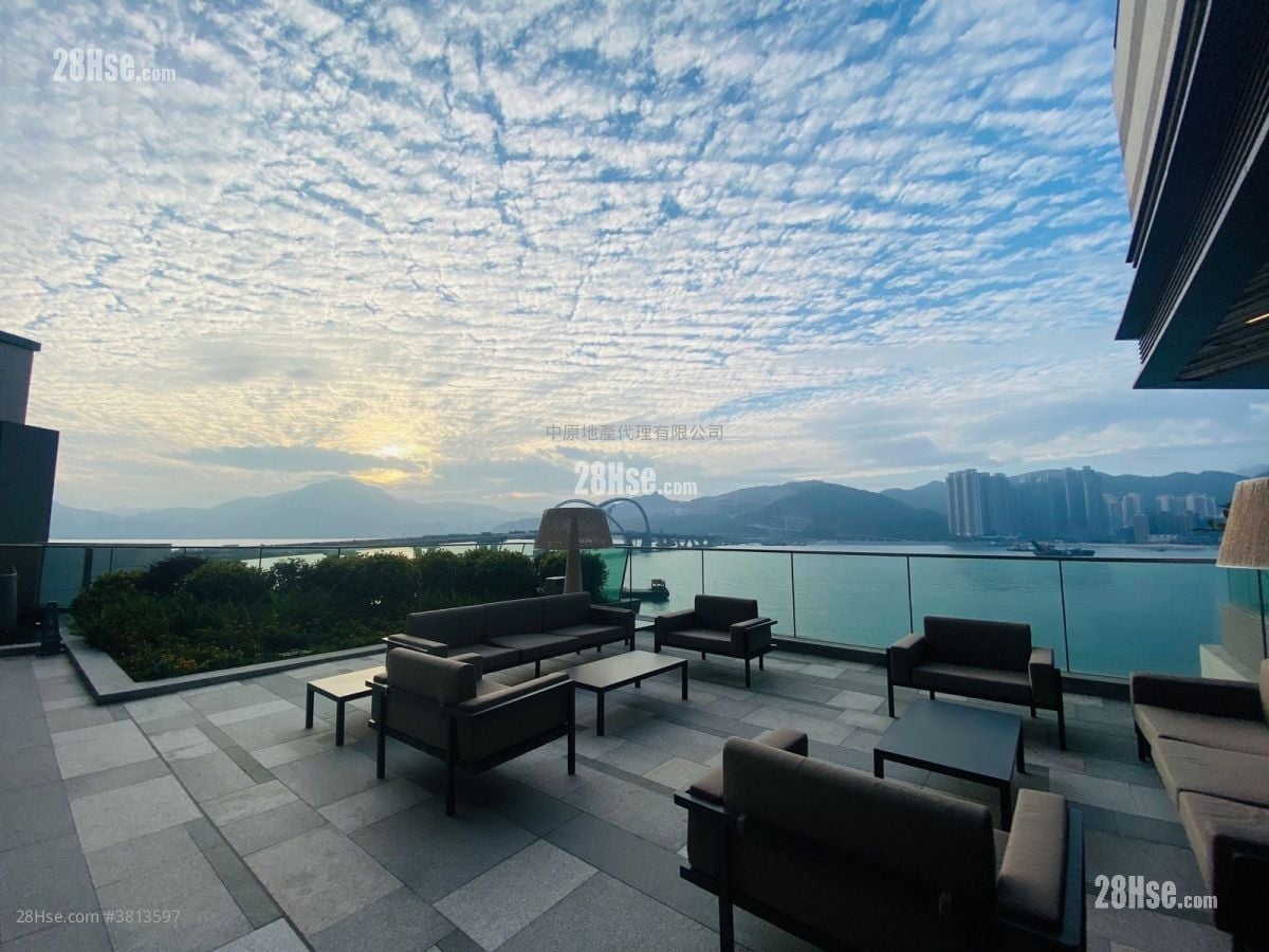 Sea To Sky Sell 2 Bedrooms , 1 Bathroom 465 ft²