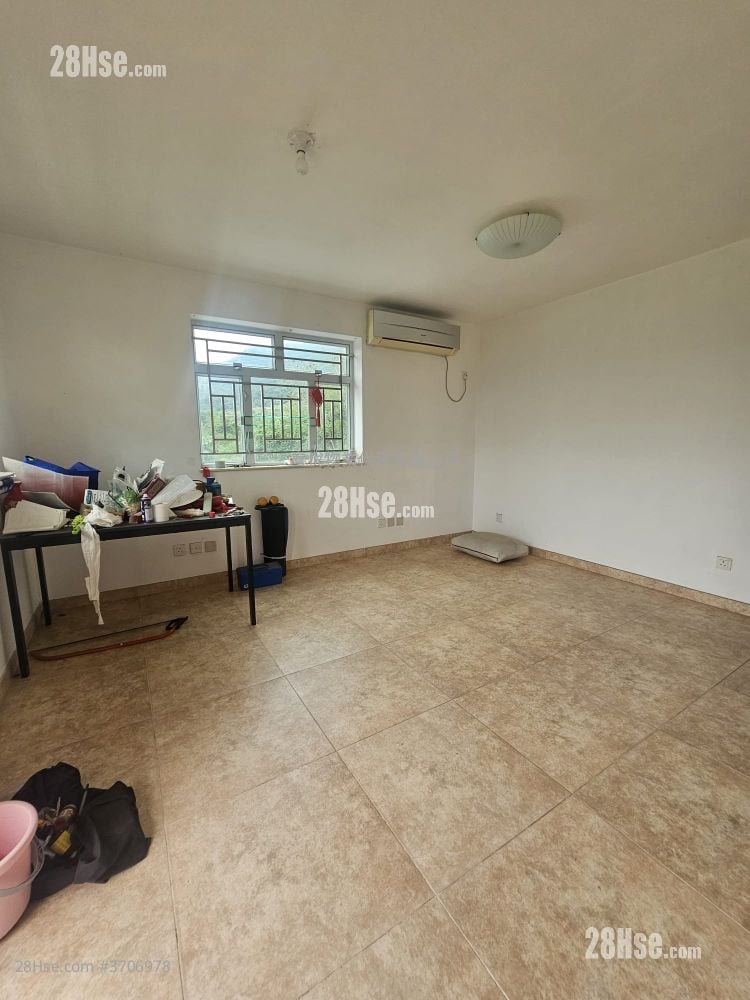 Village Rental 3 Bedrooms , 1 Bathroom 700 ft²