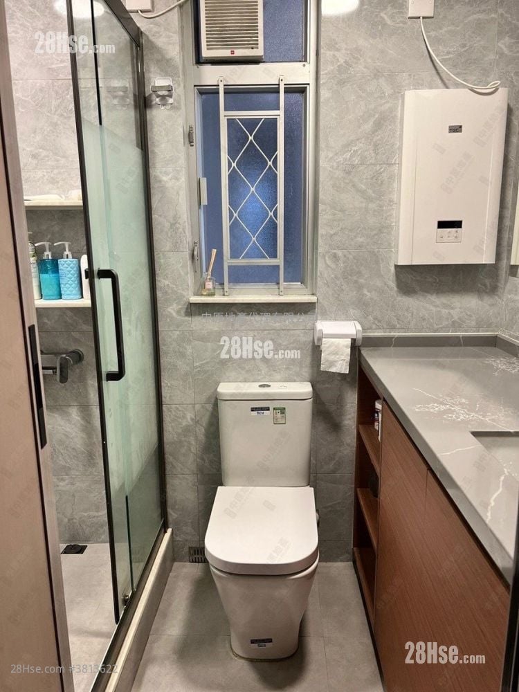 Kam Tai Court Sell 2 Bedrooms 506 ft²