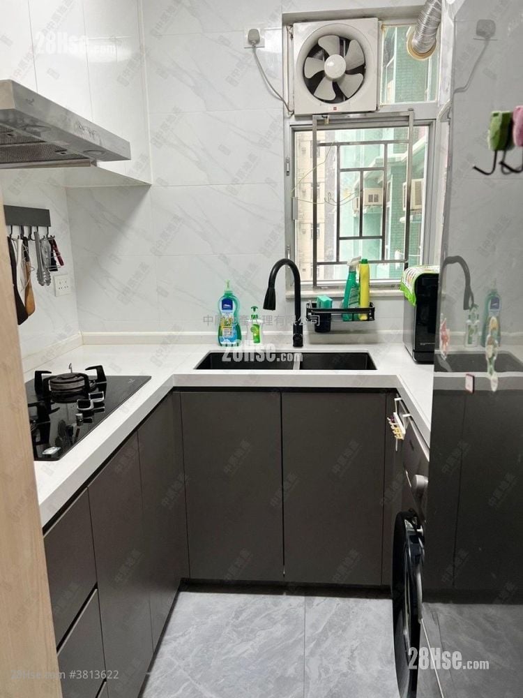 Kam Tai Court Sell 2 Bedrooms 506 ft²