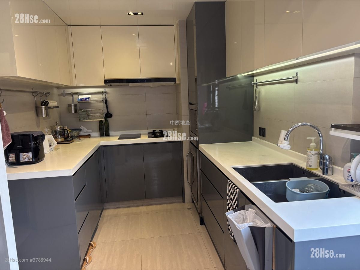 Parc Royale Sell 4 Bedrooms , 2 Bathrooms 1,241 ft²