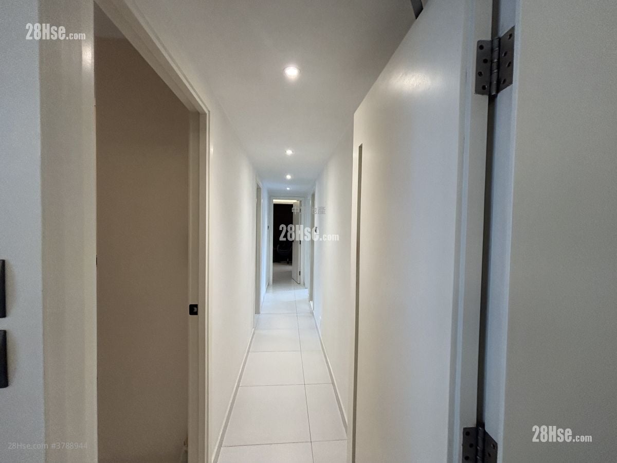 Parc Royale Sell 4 Bedrooms , 2 Bathrooms 1,241 ft²