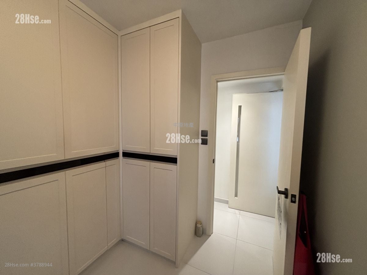 Parc Royale Sell 4 Bedrooms , 2 Bathrooms 1,241 ft²