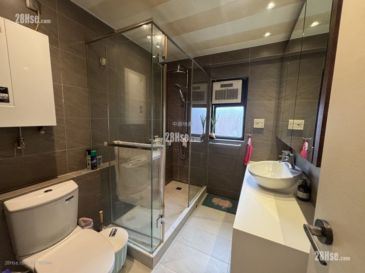 Parc Royale Sell 4 Bedrooms , 2 Bathrooms 1,241 ft²