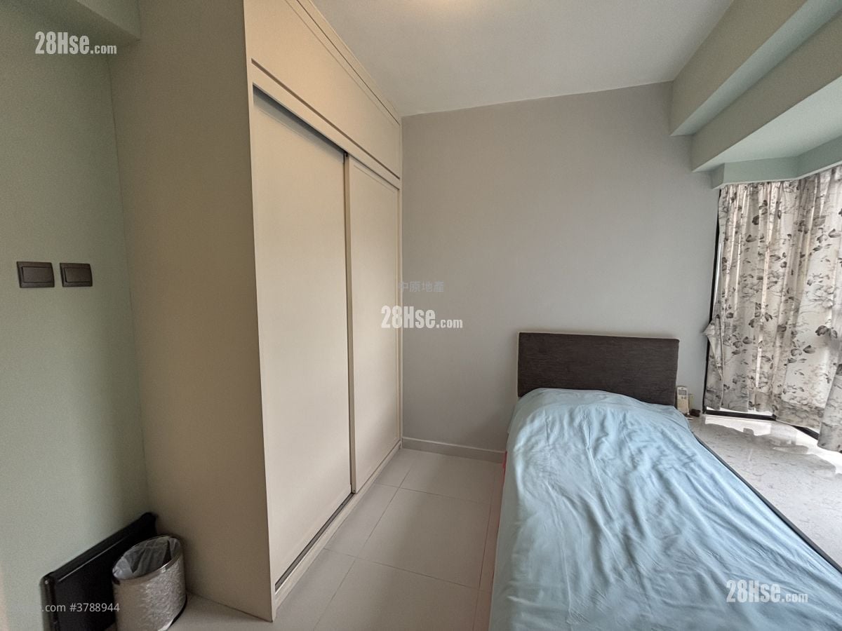 Parc Royale Sell 4 Bedrooms , 2 Bathrooms 1,241 ft²