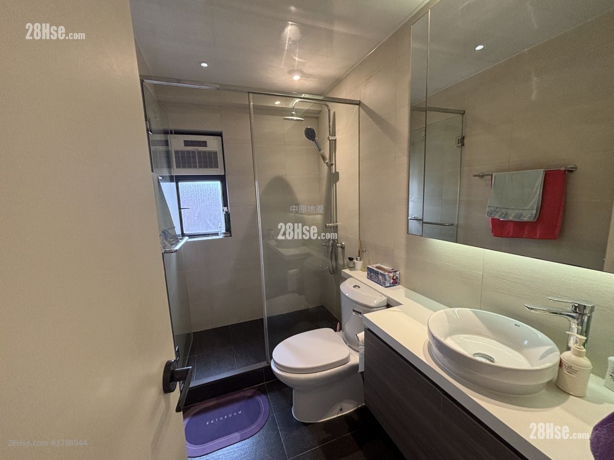 Parc Royale Sell 4 Bedrooms , 2 Bathrooms 1,241 ft²