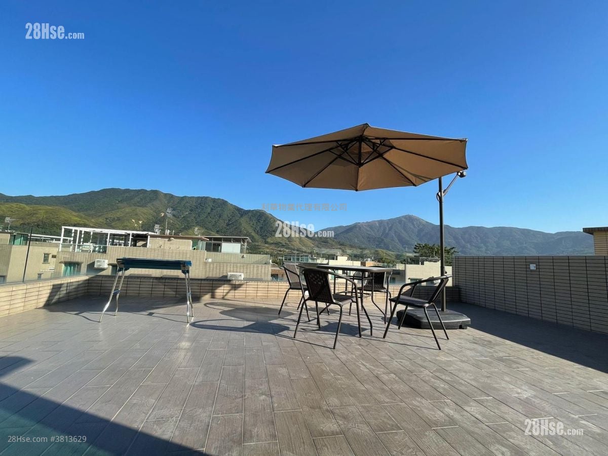 Village Rental 5+ Bedrooms , 4 Bathrooms 2,099 ft²