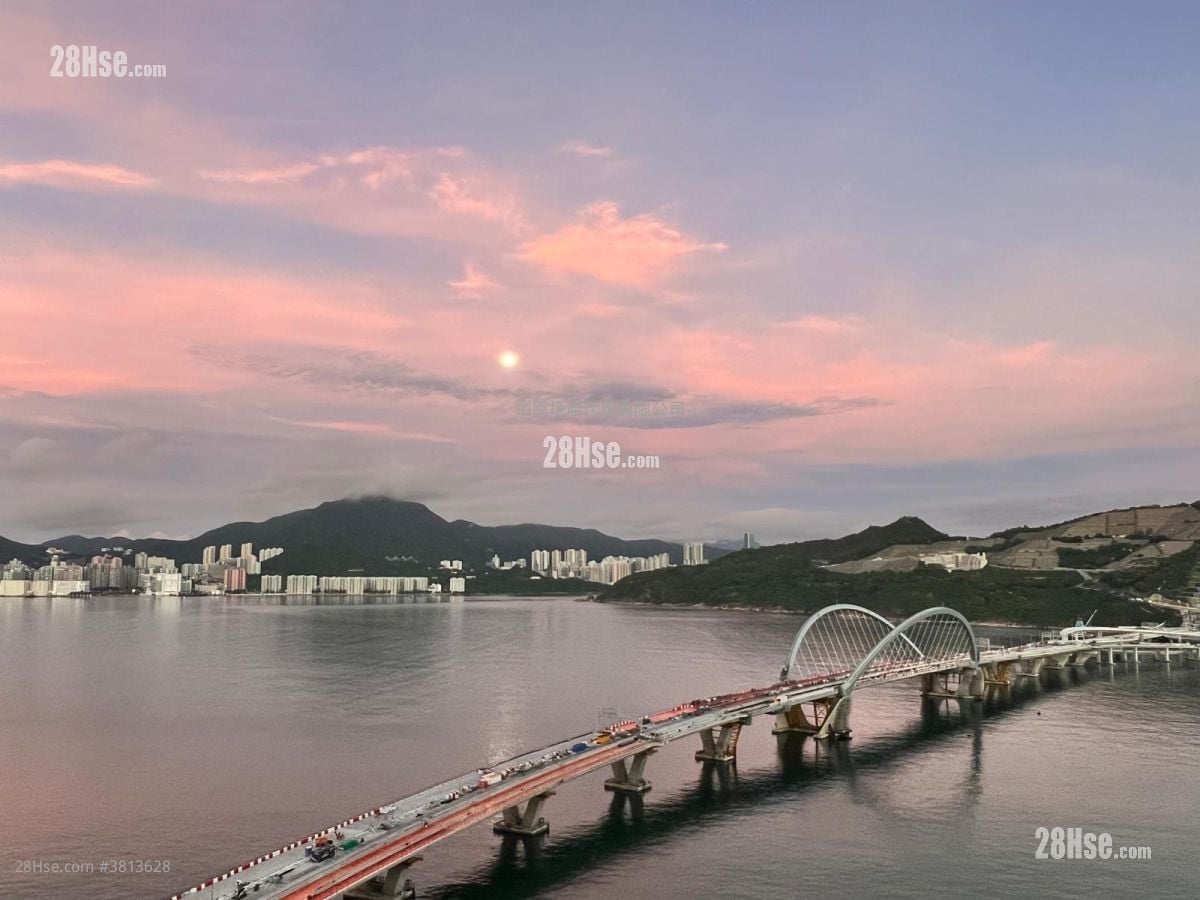 Sea To Sky Sell 4 Bedrooms , 3 Bathrooms 1,077 ft²