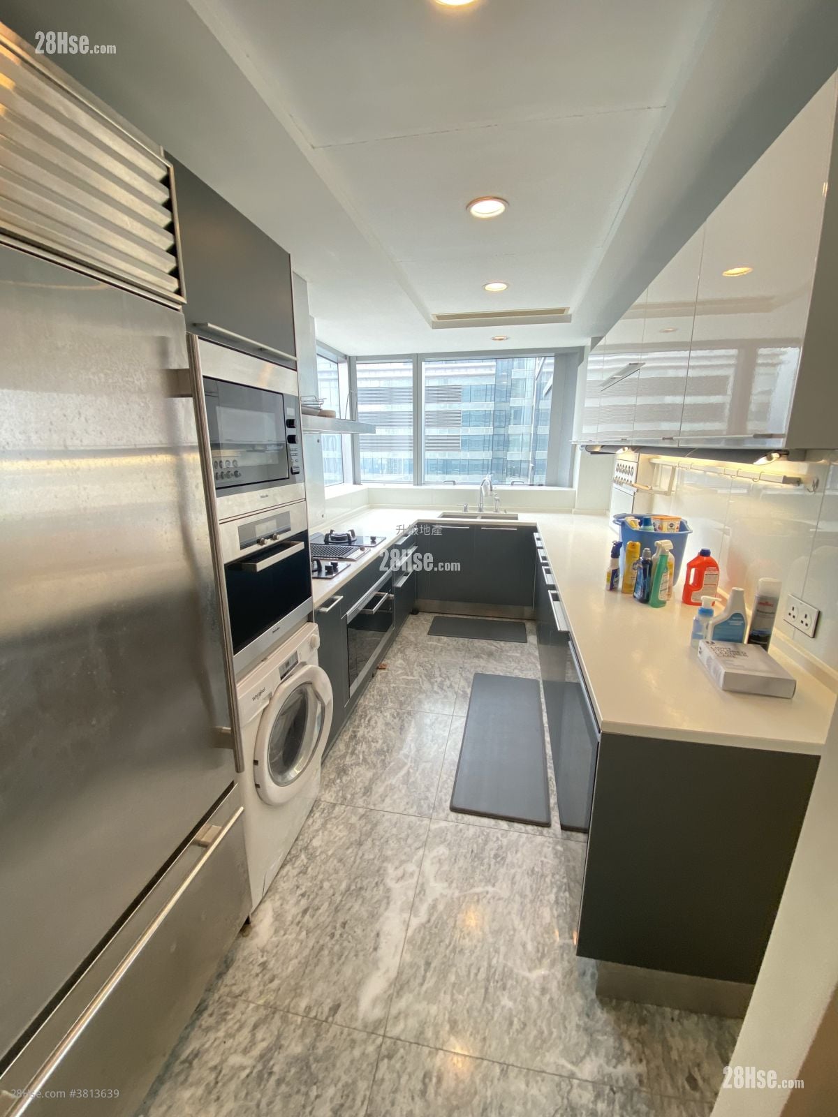 厨房: 天玺 租盘 3 房 1,530 平方尺