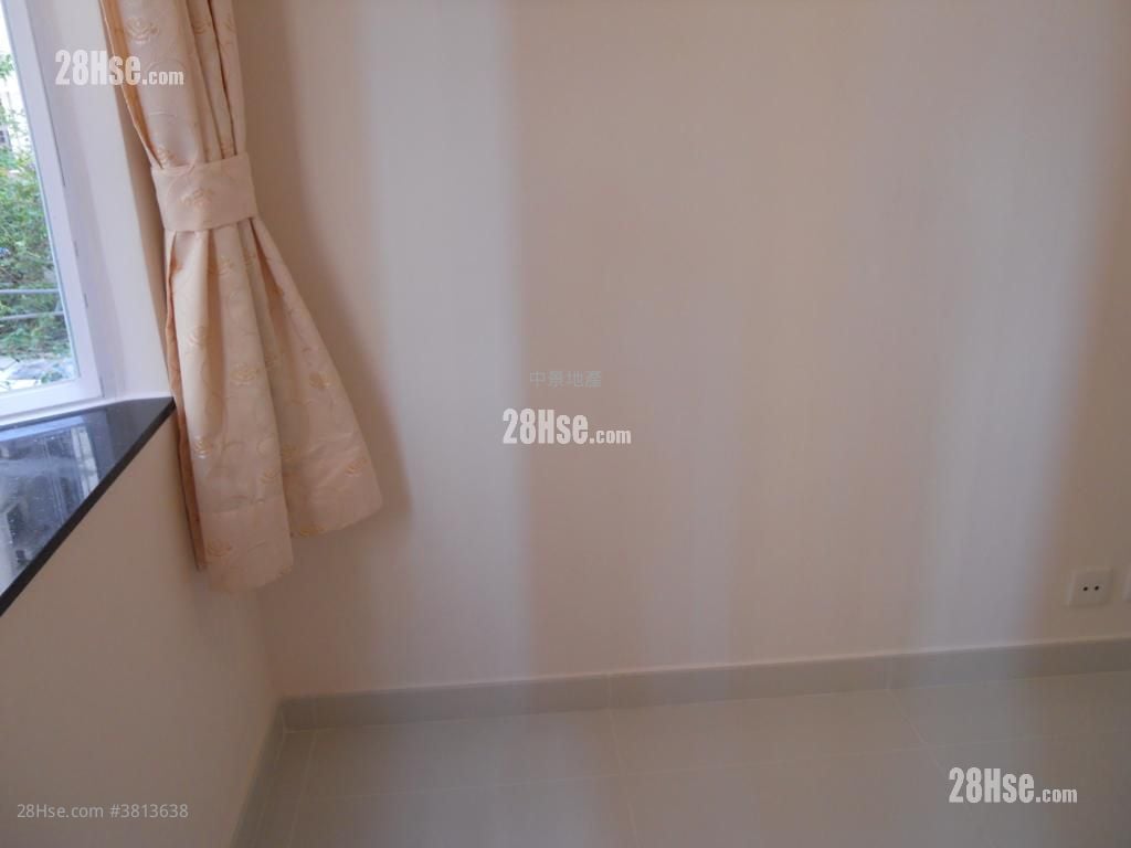 Sun Shing Centre Sell 2 Bedrooms , 1 Bathroom 290 ft²