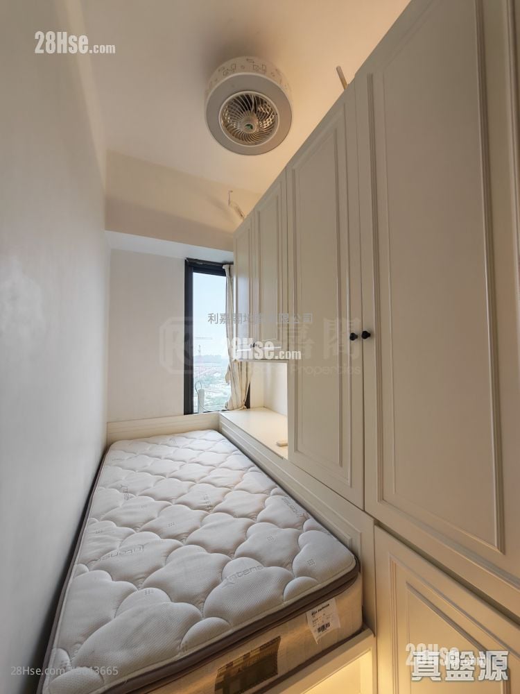 Twin Regency Sell 2 Bedrooms , 1 Bathroom 454 ft²