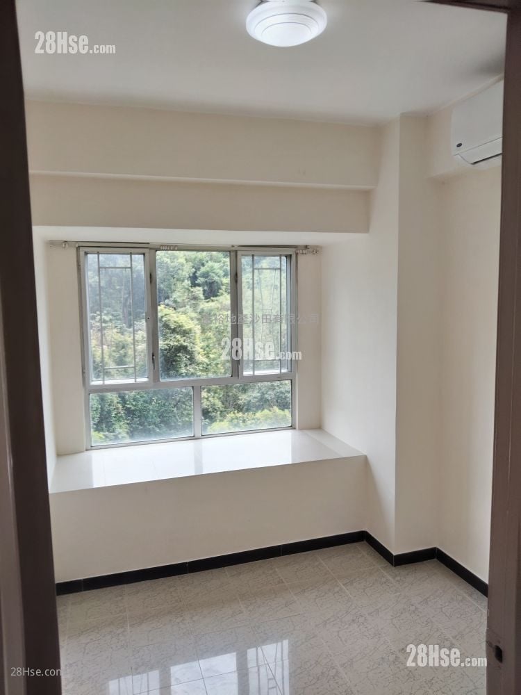 Golden Lion Garden Rental 1 Bedroom , 1 Bathroom 285 ft²