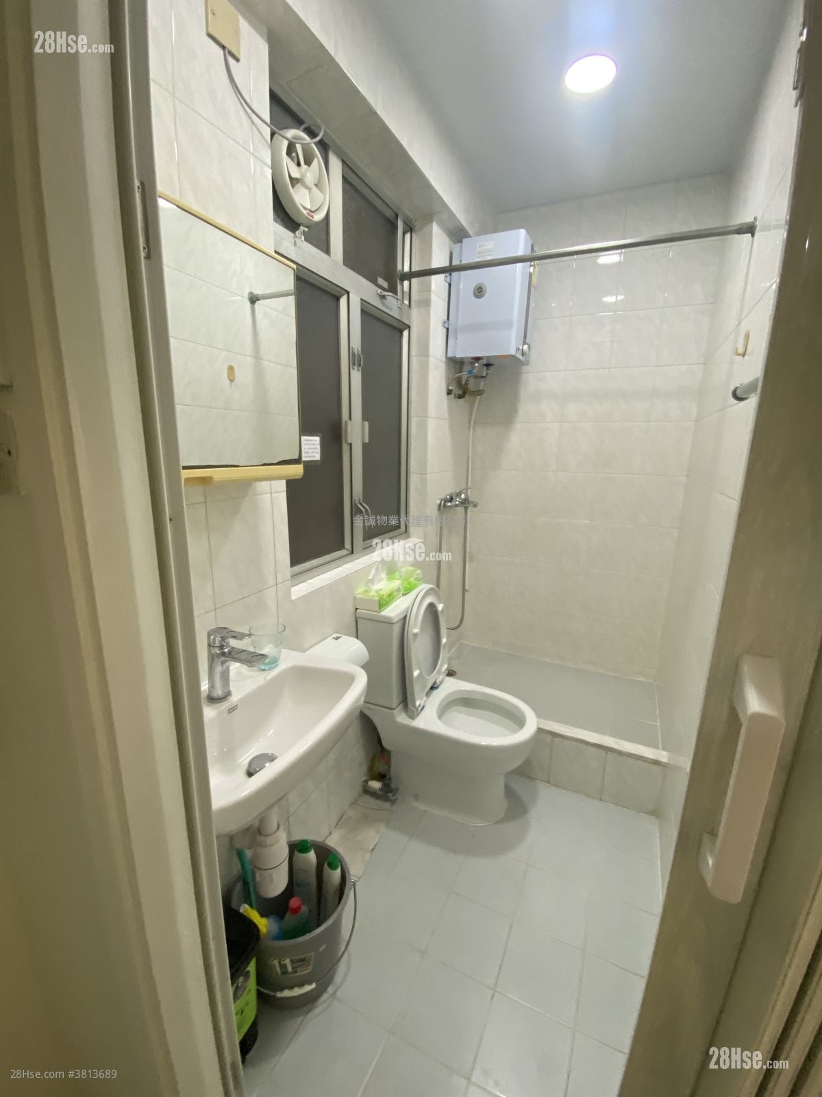 浴室: 僑發大廈 租盤 1 房 , 1 浴室 315 平方呎