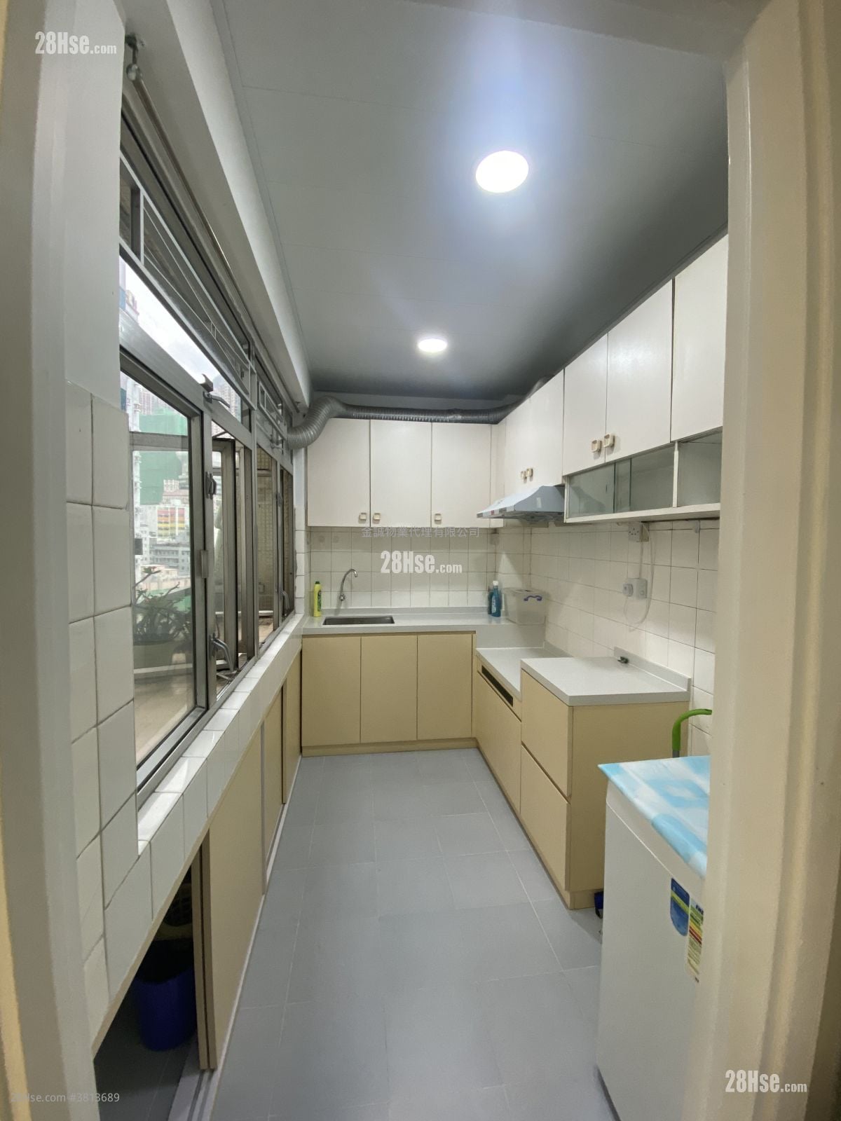 廚房: 僑發大廈 租盤 1 房 , 1 浴室 315 平方呎