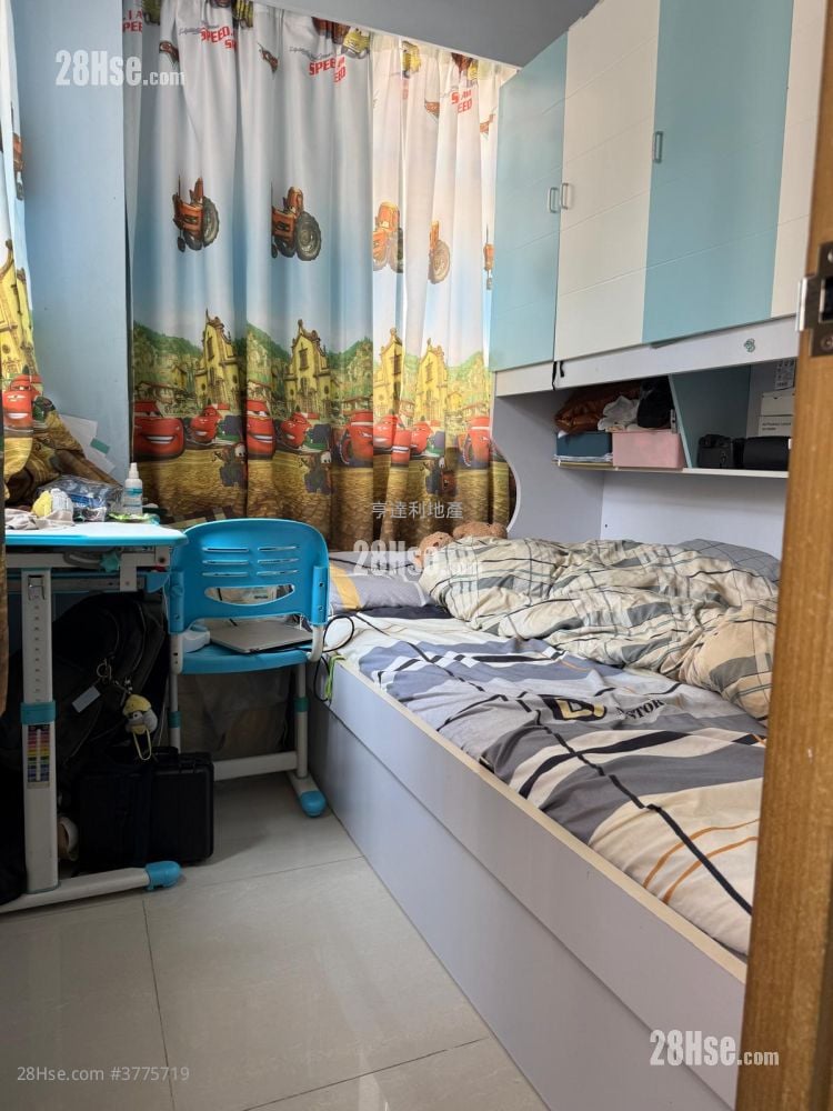 Sun Sing Buiding Sell 3 Bedrooms , 1 Bathroom 445 ft²