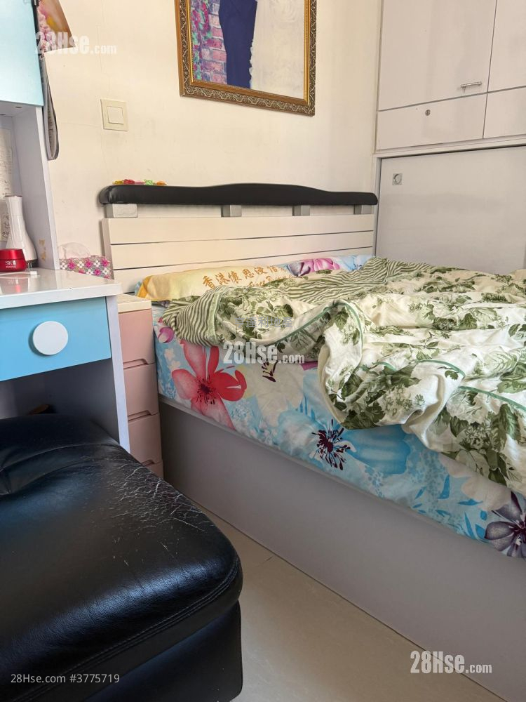 Sun Sing Buiding Sell 3 Bedrooms , 1 Bathroom 445 ft²