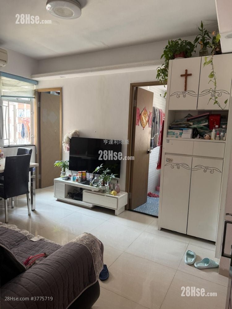 Sun Sing Buiding Sell 3 Bedrooms , 1 Bathroom 445 ft²
