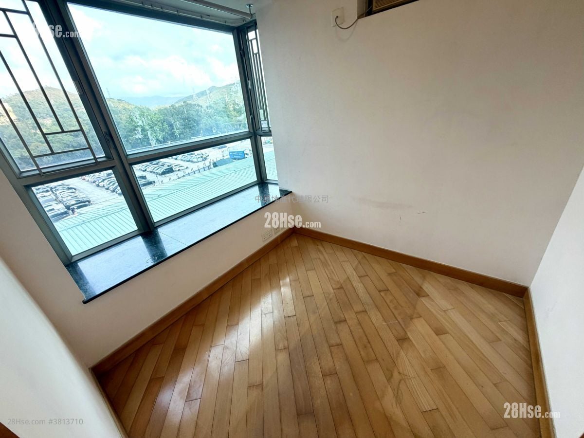 Yoho Town 售盘 2 房 , 1 浴室 393 平方尺