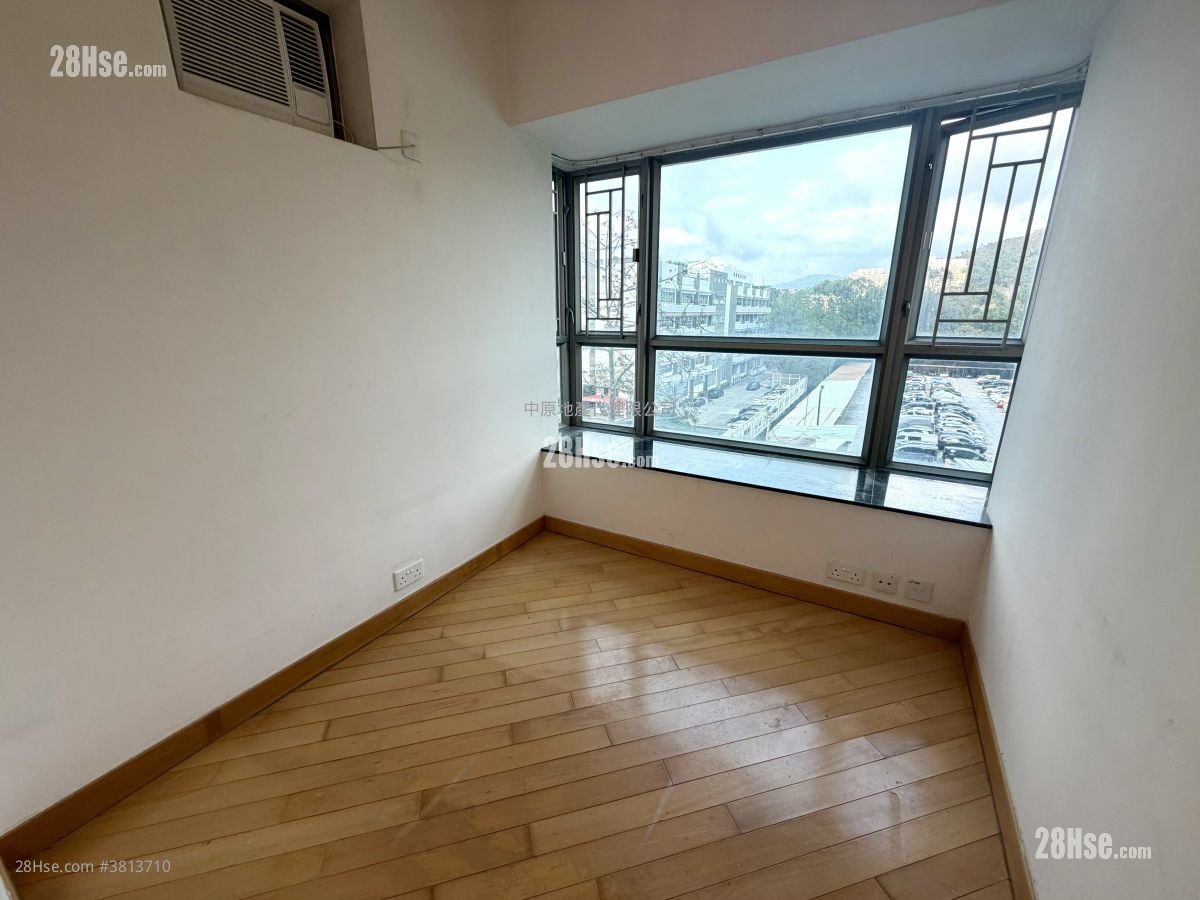 Yoho Town 售盘 2 房 , 1 浴室 393 平方尺